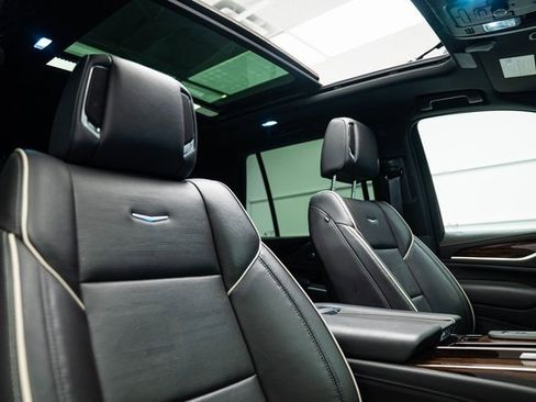 Used 2022 Cadillac Escalade Premium Luxury image 37