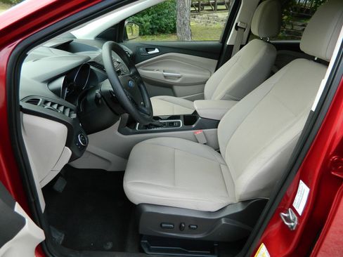 Used 2017 Ford Escape SE image 11