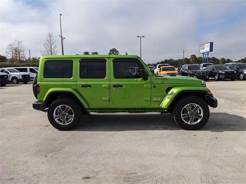 Used 2019 Jeep Wrangler Unlimited Sahara image 3