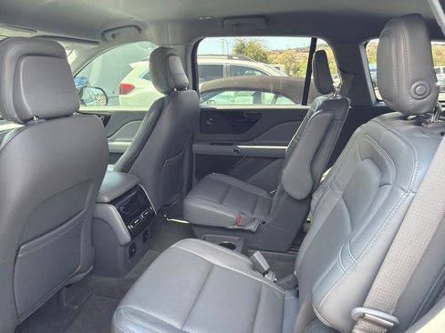 Used 2020 Lincoln Aviator Reserve AWD/4WD image 3