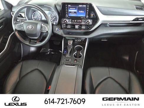 Used 2020 Toyota Highlander XLE AWD/4WD image 31