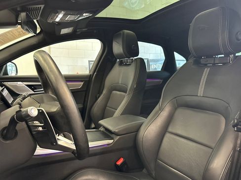 Used 2022 Jaguar XF R-Dynamic SE image 6