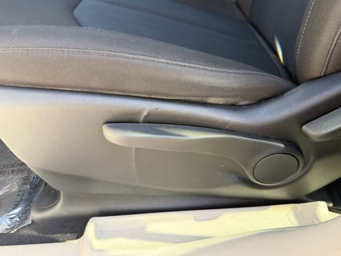 Used 2021 Chrysler Voyager L FWD image 23