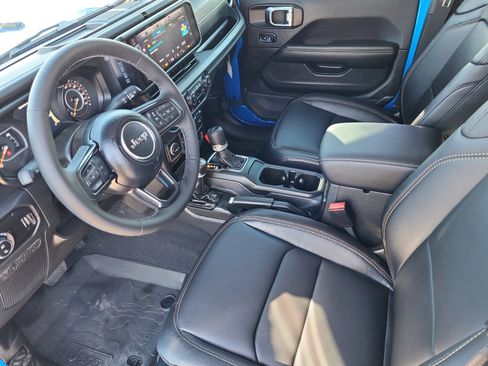 New 2025 Jeep Gladiator High Tide image 22