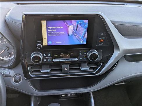 Used 2025 Toyota Highlander LE image 15