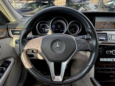 Used 2014 Mercedes-Benz E 350 4MATIC Sedan image 17