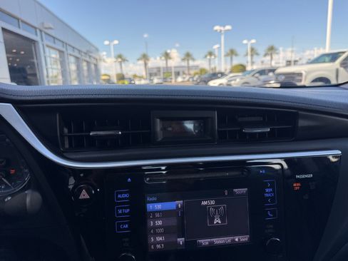 Used 2017 Toyota Corolla LE w/ Carpet Mat Package (TMS) FWD image 32