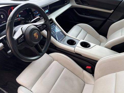 Used 2021 Porsche Taycan image 11