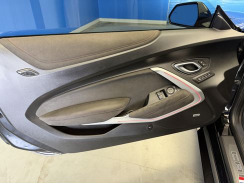 Used 2019 Chevrolet Camaro ZL1 RWD image 9
