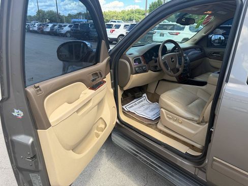 Used 2012 Chevrolet Suburban LT w/ Luxury Package AWD/4WD image 9