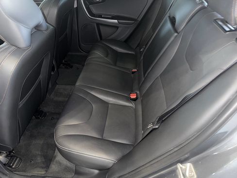 Used 2018 Volvo V60 T5 Cross Country Platinum image 30