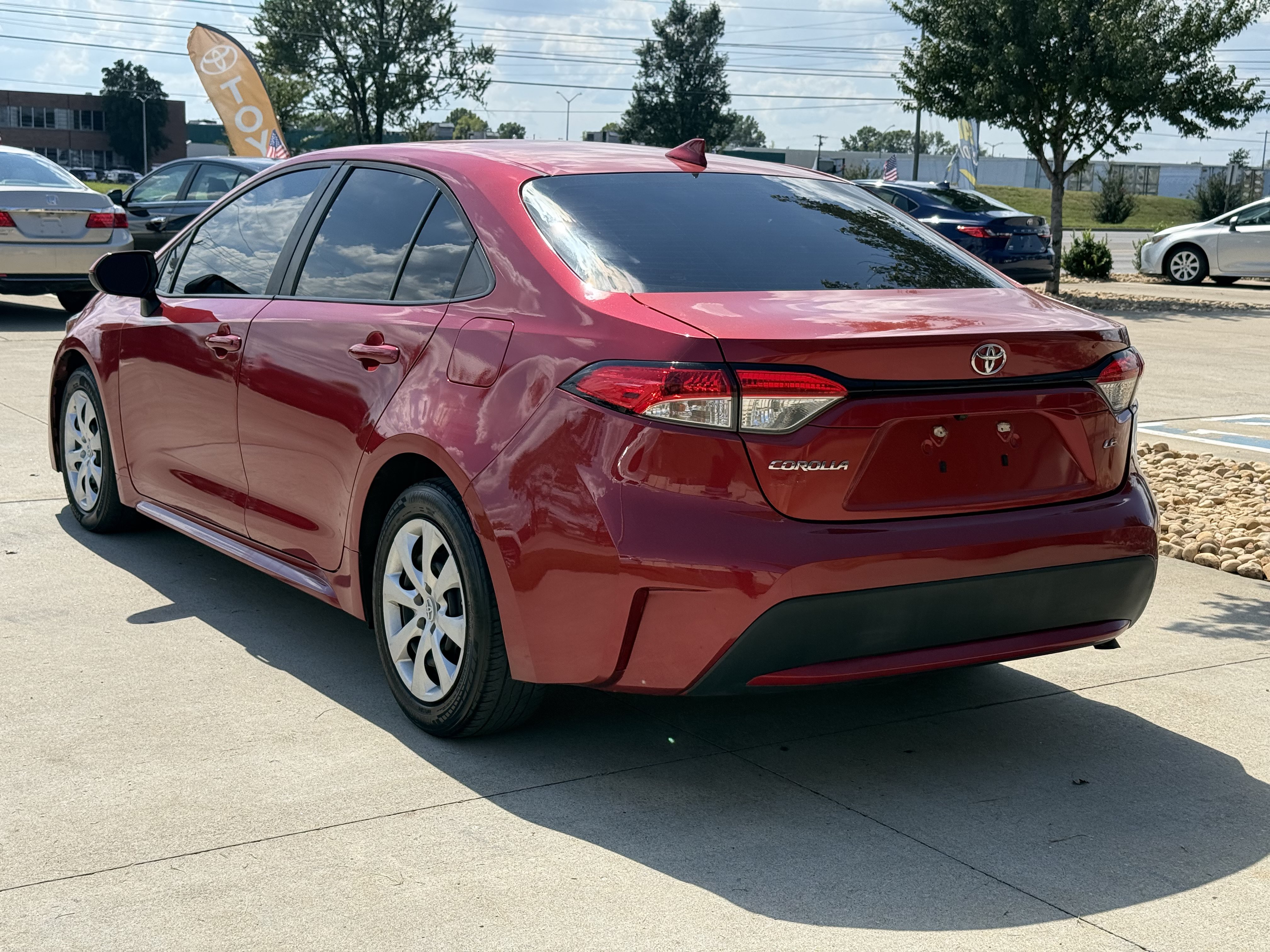 Used 2021 Toyota Corolla LE FWD image 5