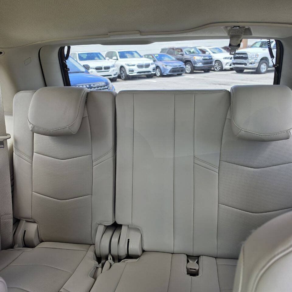 Used 2019 Cadillac Escalade Luxury RWD image 13