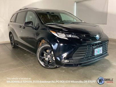 Used 2025 Toyota Sienna XLE Woodland Edition