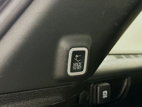 Used 2024 Jeep Grand Cherokee Limited image 31