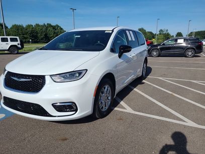 New 2025 Chrysler Pacifica Select