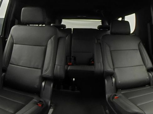Used 2026 Chevrolet Suburban LT w/ Comfort Package RWD image 13
