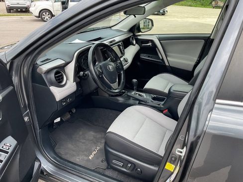 Used 2018 Toyota RAV4 XLE w/ Convenience Package AWD/4WD image 14