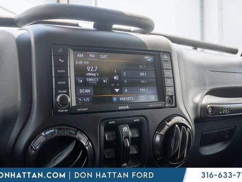 Used 2018 Jeep Wrangler Unlimited Rubicon AWD/4WD image 7
