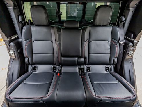 Used 2024 Jeep Gladiator Rubicon AWD/4WD image 35