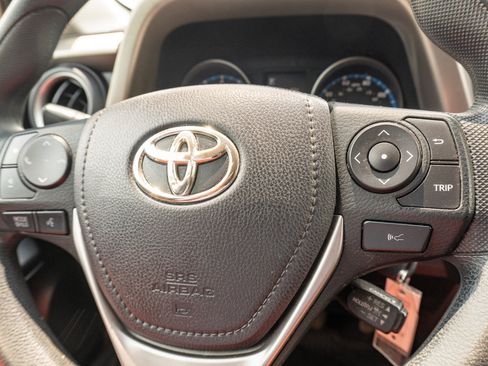 Used 2018 Toyota RAV4 LE w/ All Weather Liner Package FWD image 29