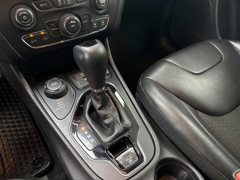 Used 2020 Jeep Cherokee Latitude Plus AWD/4WD image 20