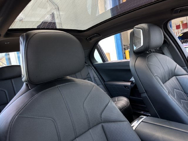 Used 2023 BMW 740i w/ Parking Assistance Package RWD image 48