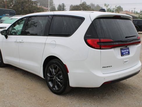 New 2026 Chrysler Pacifica Select image 6