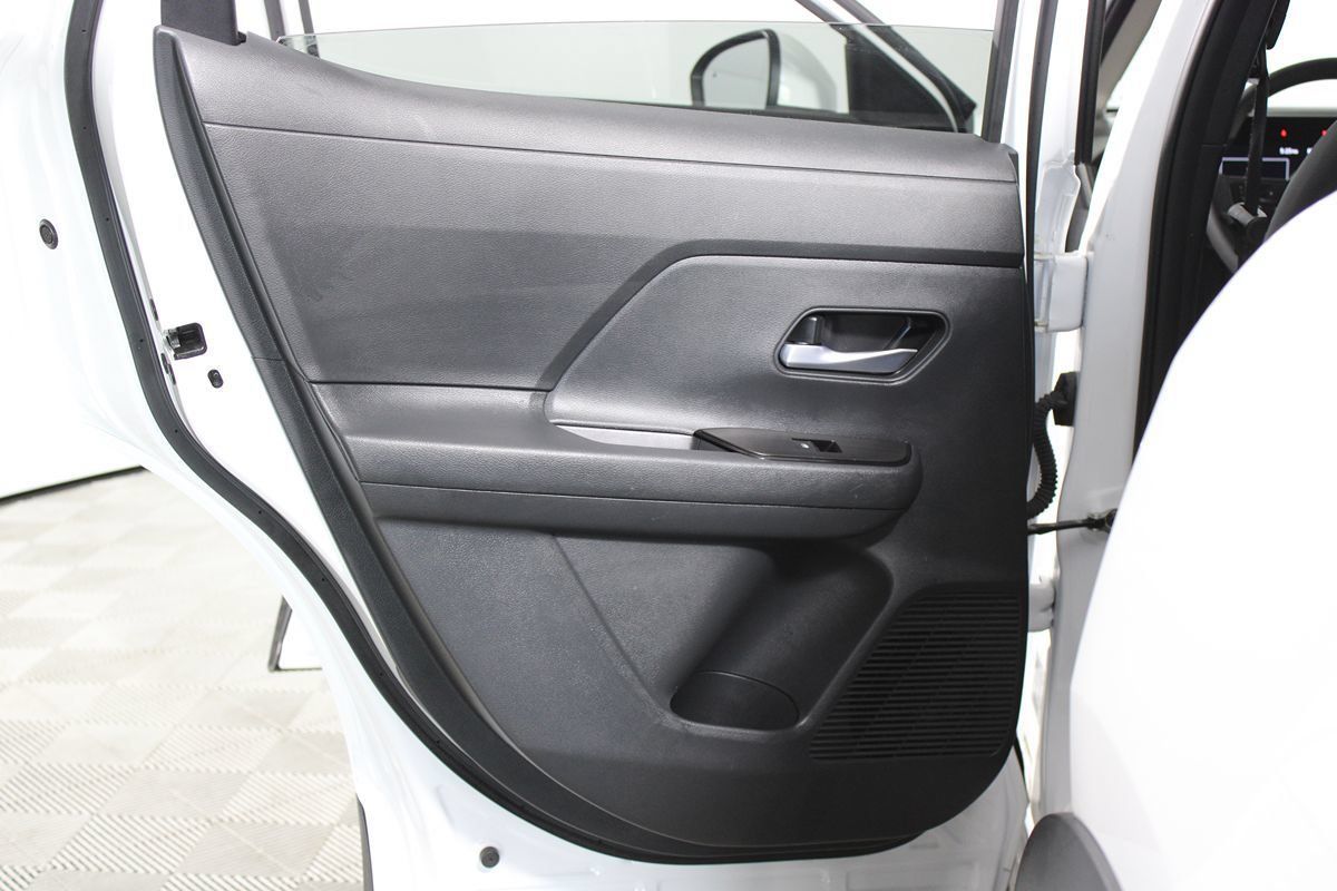 Used 2025 Nissan Kicks SV FWD image 19