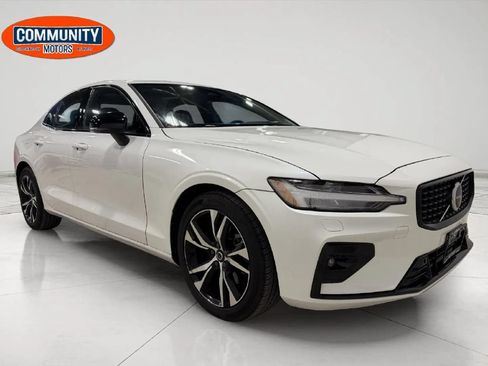 Used 2025 Volvo S60 B5 Core FWD image 11