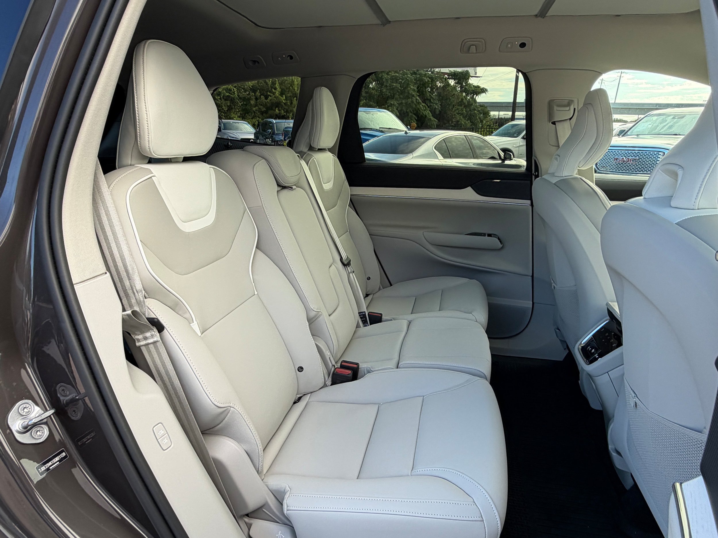Certified 2025 Volvo EX90 Plus AWD/4WD image 12