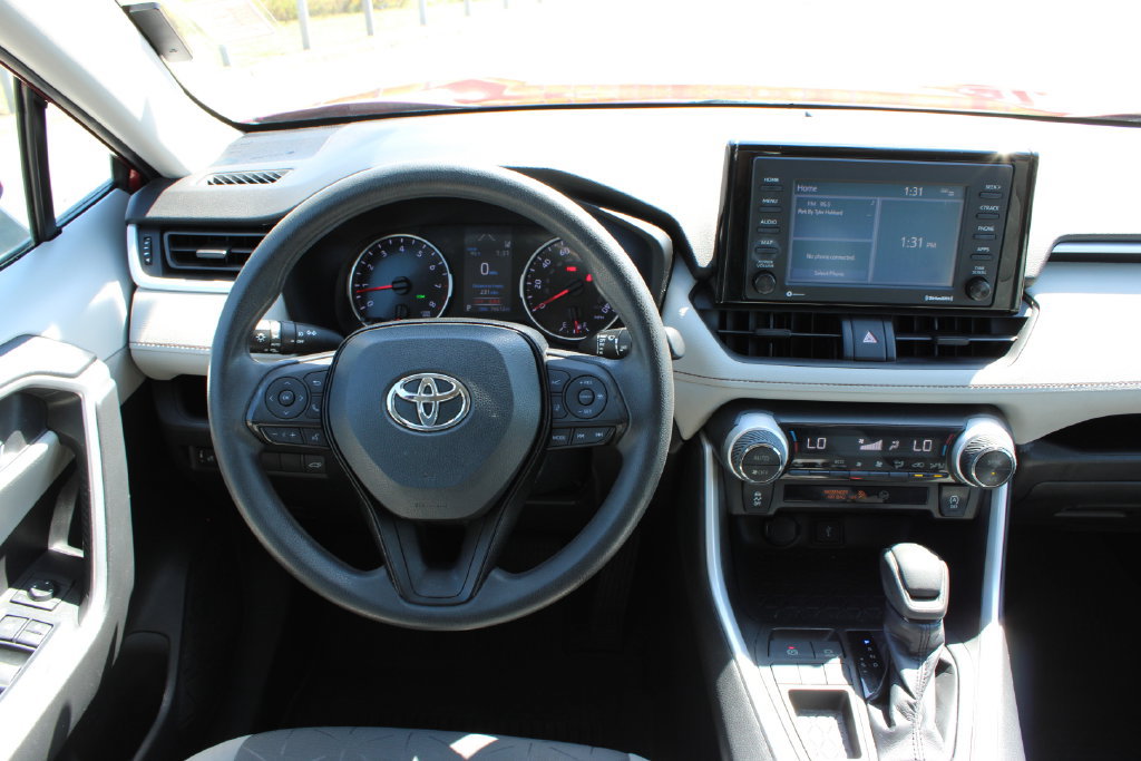 Used 2020 Toyota RAV4 XLE w/ Convenience Package FWD image 14