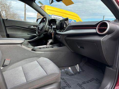 Certified 2024 Chevrolet Trax RS image 17