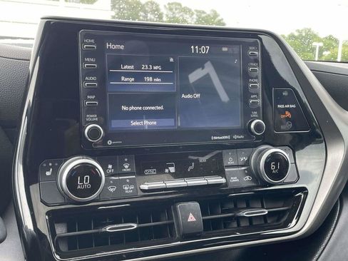 Used 2021 Toyota Highlander XLE AWD/4WD image 33