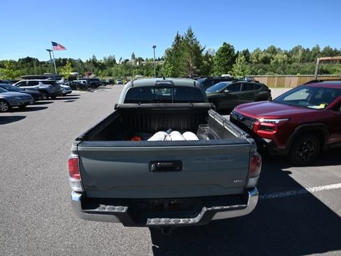 Used 2022 Toyota Tacoma TRD Off-Road AWD/4WD image 6