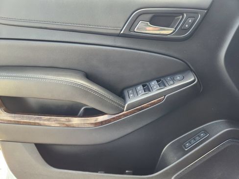 Used 2019 Chevrolet Suburban LT RWD image 15