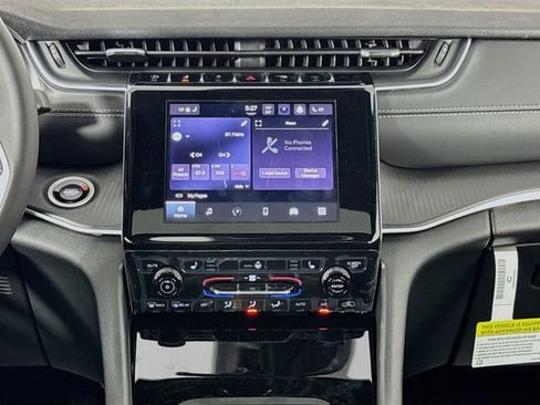 New 2025 Jeep Grand Cherokee Laredo X w/ Luxury Tech Group I image 27