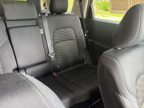 Used 2025 Nissan Pathfinder SV FWD image 40