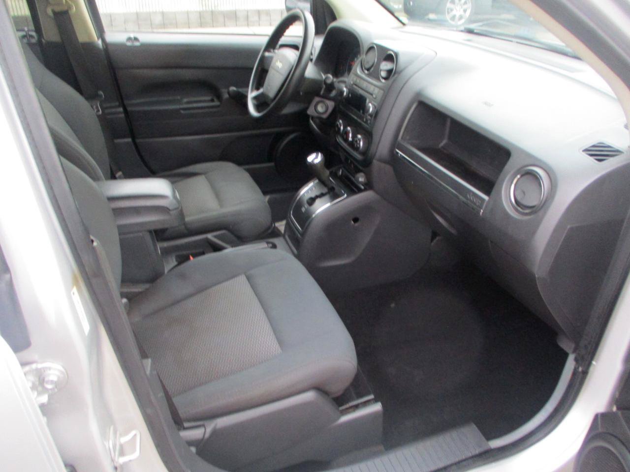 Used 2010 Jeep Compass Sport FWD image 7