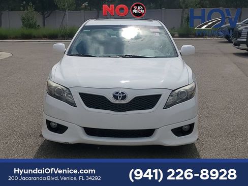 Used 2010 Toyota Camry SE FWD image 3