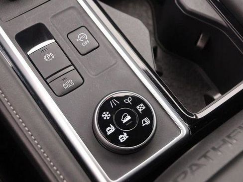 Used 2025 Nissan Pathfinder SV AWD/4WD image 22