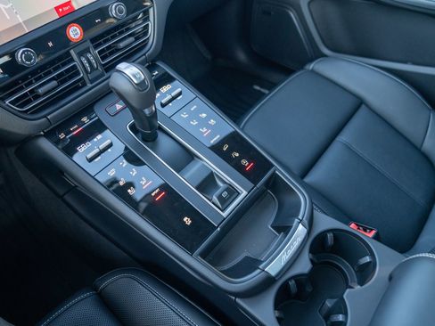 New 2026 Porsche Macan AWD/4WD image 21