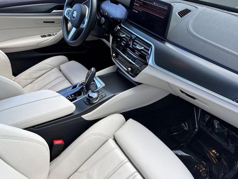 Certified 2023 BMW 540i w/ Executive Package image 32