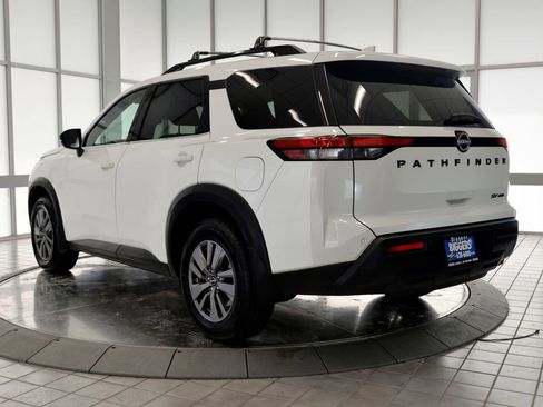 Used 2022 Nissan Pathfinder SV image 6