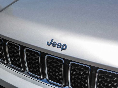 Used 2022 Jeep Grand Cherokee L Limited RWD image 11