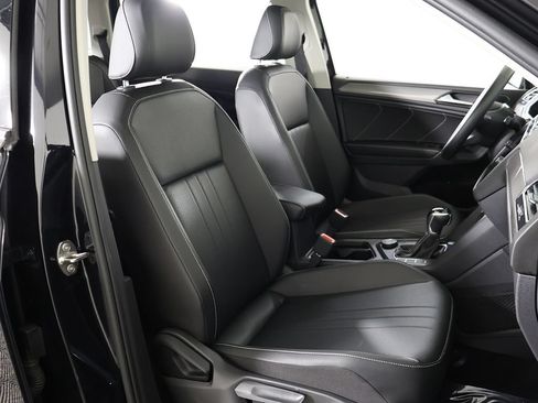 Used 2023 Volkswagen Tiguan SE AWD/4WD image 33