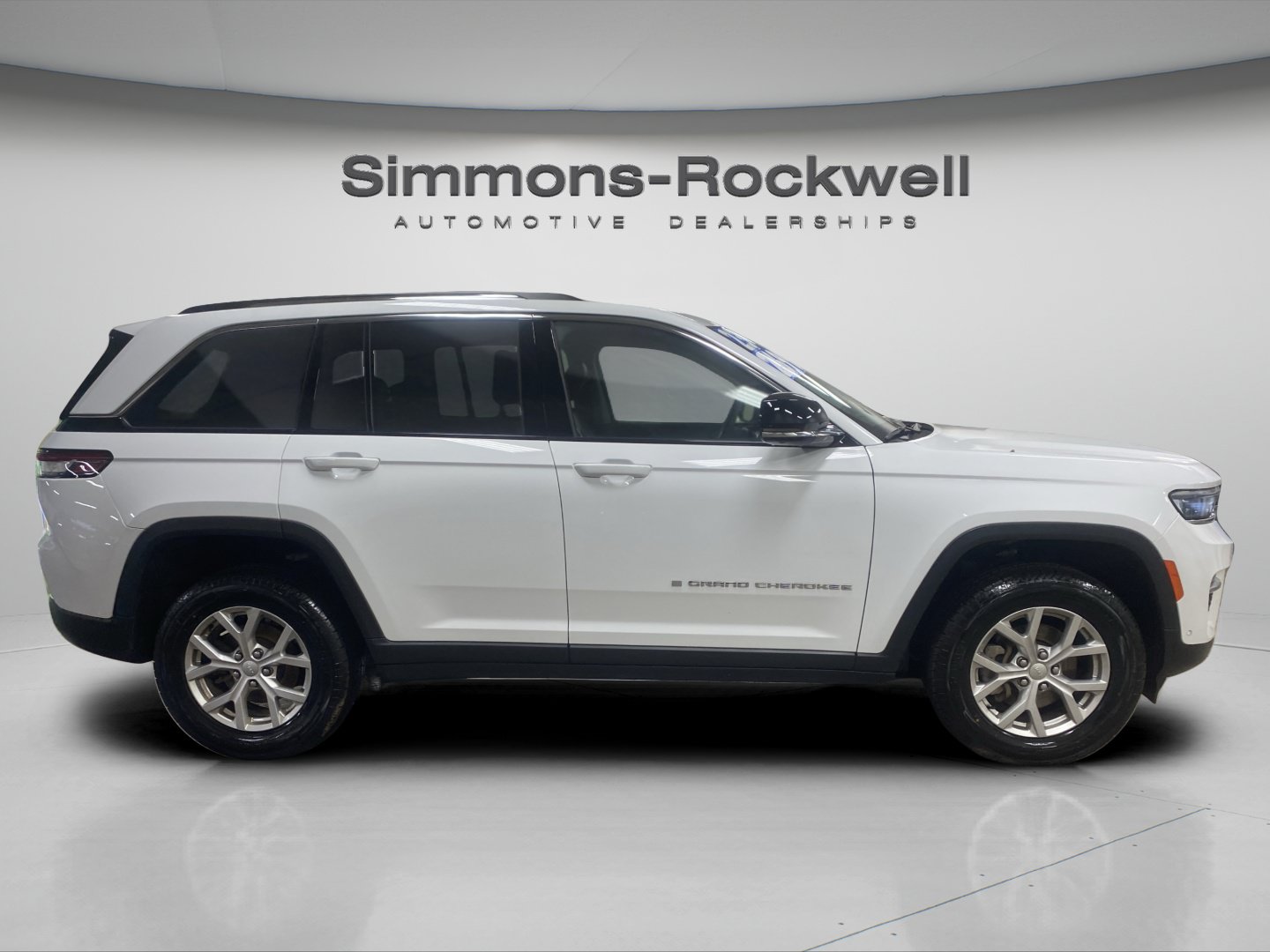 Used 2023 Jeep Grand Cherokee Limited w/ Luxury Tech Group II AWD/4WD image 6