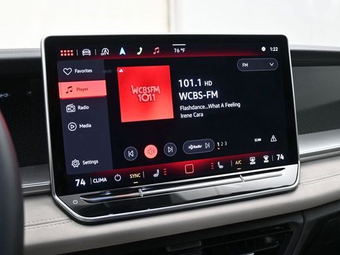 Used 2025 Volkswagen Tiguan SE AWD/4WD image 4