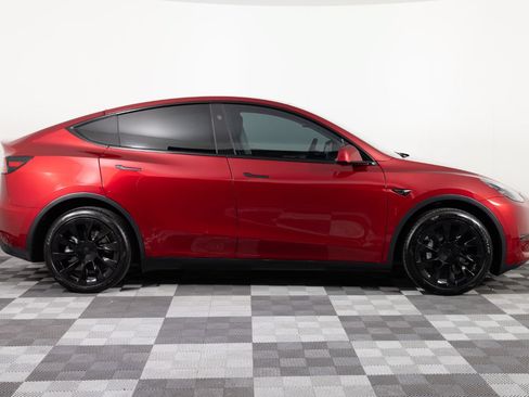Used 2024 Tesla Model Y Long Range AWD/4WD image 9
