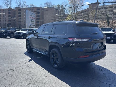 Certified 2025 Jeep Grand Cherokee L Limited w/ Black Appearance Package AWD/4WD image 6